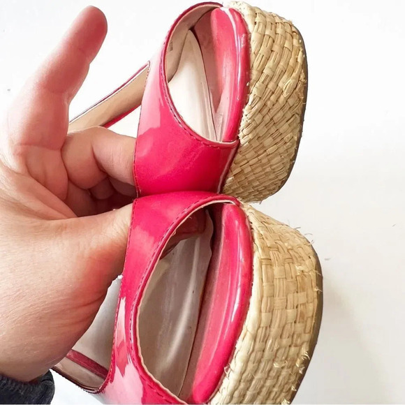 Franco Sarto Sarah Red Faux Patent Rattan Wedge Peep Toe Sandal Women’s Size 8.5 - Picture 2 of 10